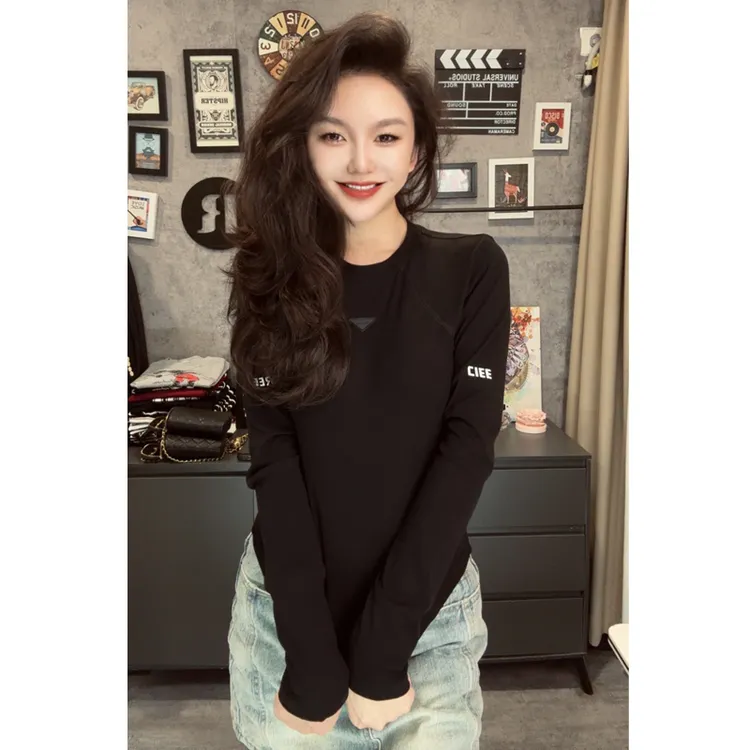高弹力精梳棉三角字母标长袖T恤女修身显瘦透气亲肤休闲圆领上衣