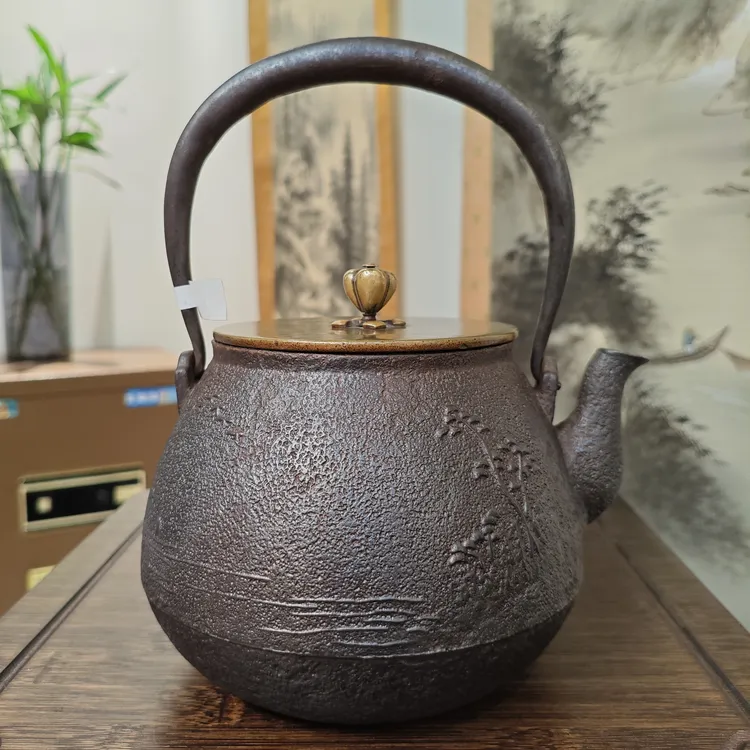明治时期日本铁壶