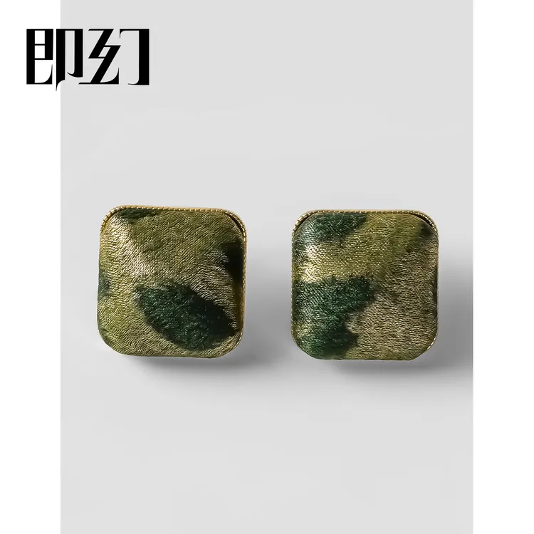 即幻 铜合金布艺耳饰 欧美布艺方形锦绣绿纹丝绒布耳钉 105-6914