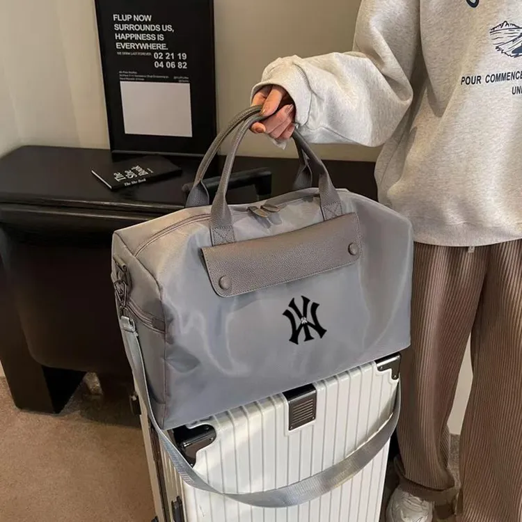 香港品牌便携短途旅行包女大容量手提斜挎运动健身包干干湿分离旅