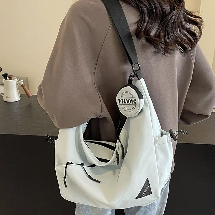 大容量帆布包秋冬女士2024新款上班通勤学生纯色饺子包单肩斜挎包