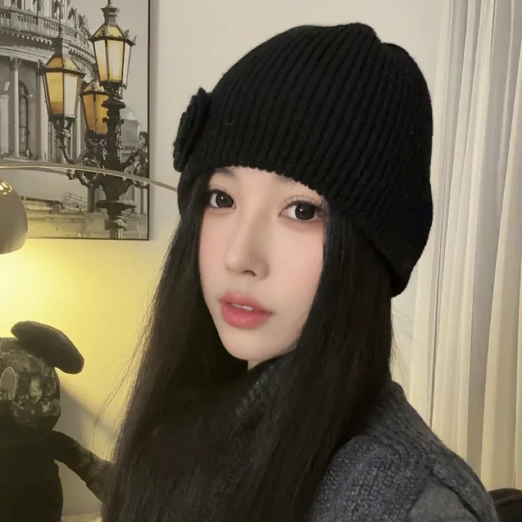 2025韩系复古立体玫瑰花朵针织冷帽女秋冬保暖护耳显脸小毛线帽