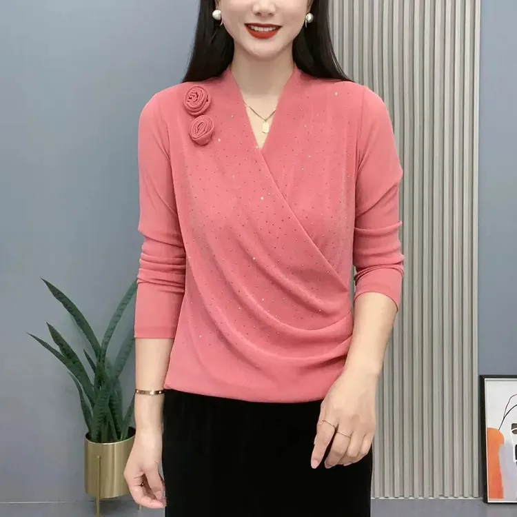 2025秋新款交叉领两朵花气质妈妈装纯色烫钻洋气长袖百搭打底衫