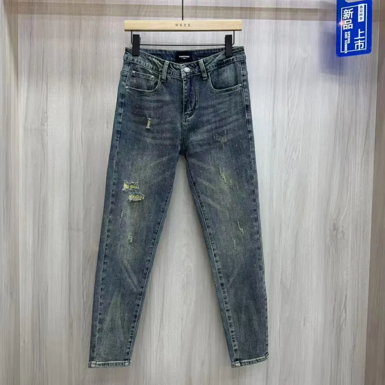 男士2025秋冬高品质冰川蓝假破洞烫钻修身小脚牛仔裤（6232）