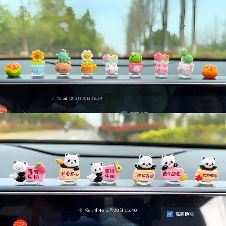 2024新款小熊猫车载摆件可爱卡通风汽车小饰品中控台屏幕创意装饰