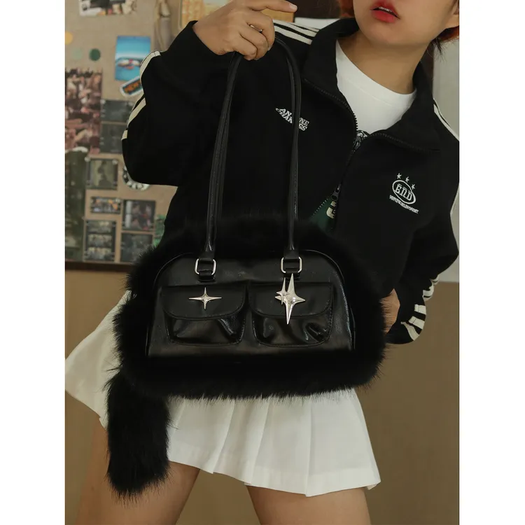 秋冬款毛毛包女欧美风横款运动风简约风单肩包小包包黑色百搭小众
