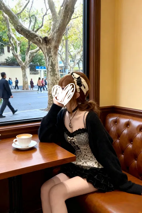  黑糖酒心 秋冬纯欲风慵懒小众设计感外穿长袖开衫背心短裙毛衣 