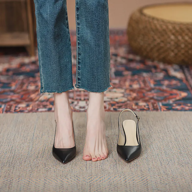 飞燕女鞋2025秋冬新款黑色细跟高跟鞋女气质通勤一字带扣尖头单鞋