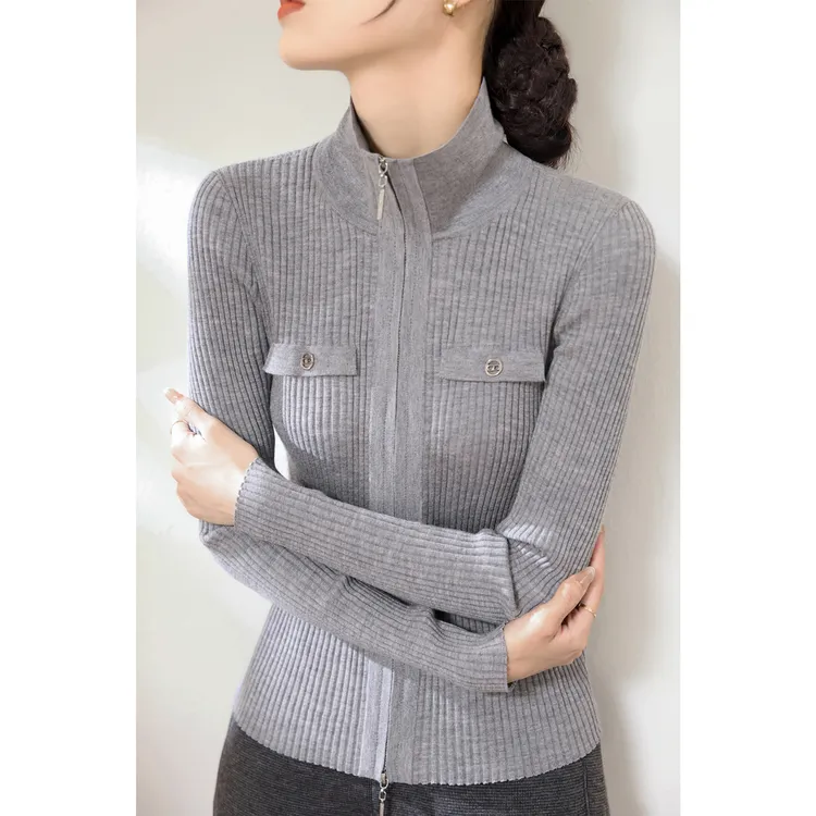 2025年新款拉链设计翻领时尚打底上衣女装秋季长袖坑条修身针织衫