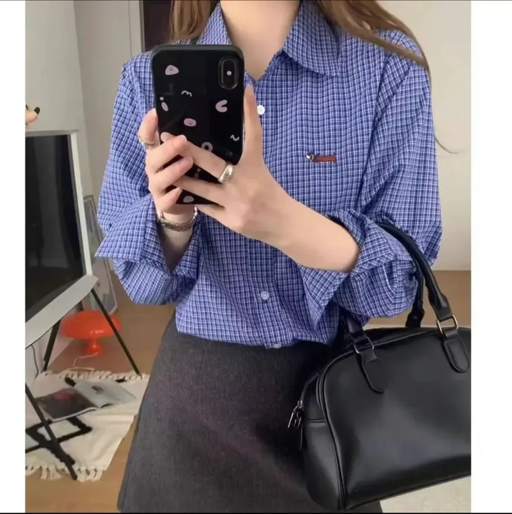 小狗刺绣设感2025春秋蓝色格子衬衫女小众减龄通勤百搭上衣气质