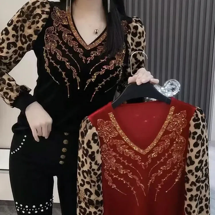 秋季新款V领重工时尚修身显瘦打底衫