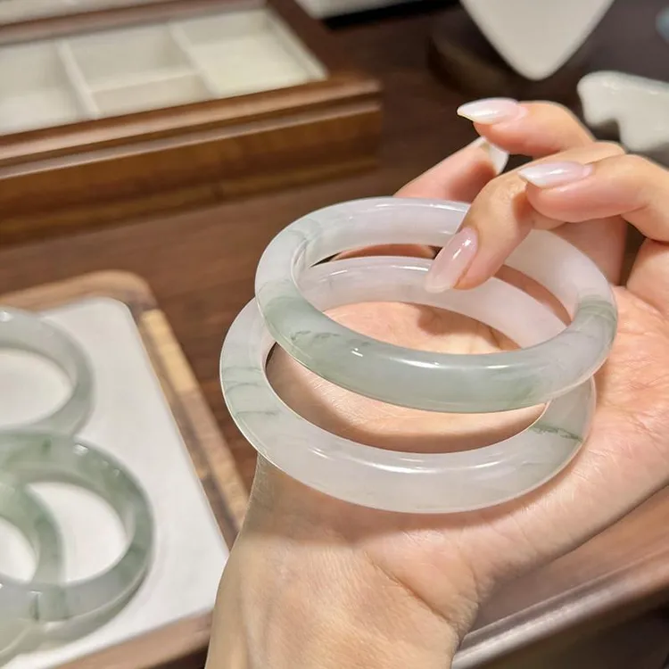 不知春天然新疆天山翠飘花正圈冰翠手镯时尚百搭少女古风气质女款