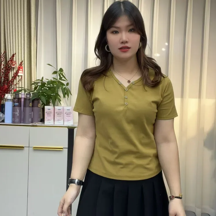百搭时尚V领扣子设计感短袖T恤女夏季新款显瘦收腰纯色打底上衣服