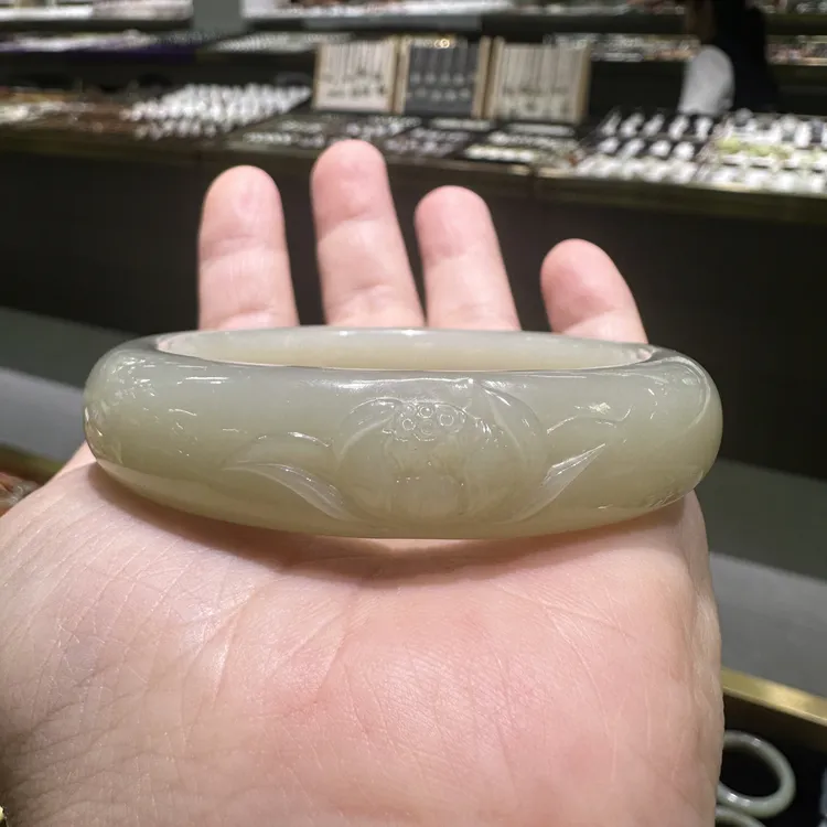 新疆且末暖黄和田玉内径57mm细腻油糯轮胎手镯