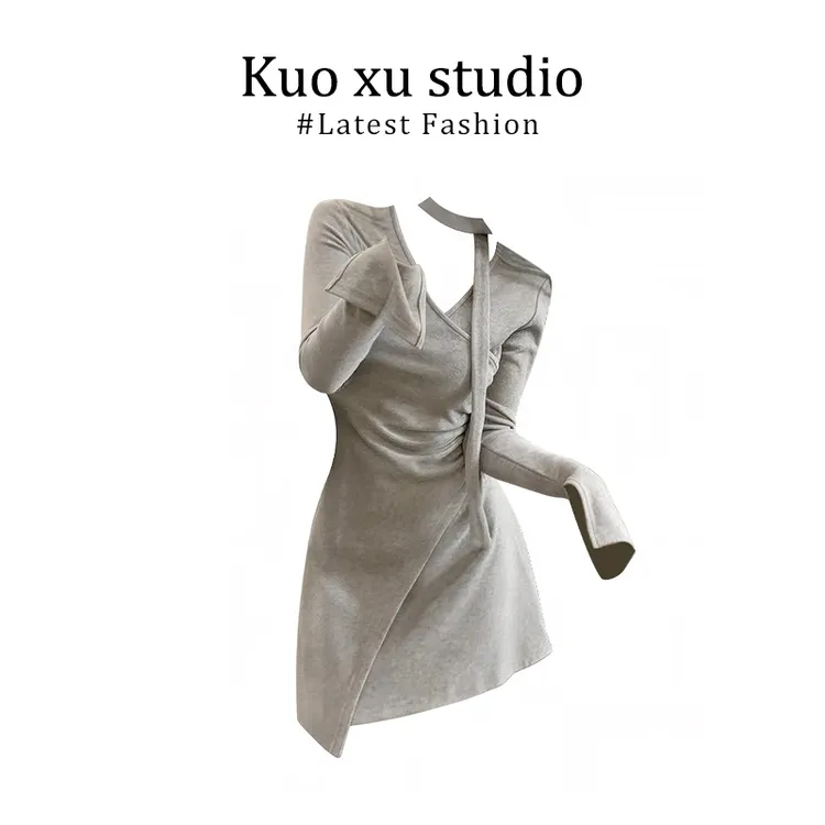 连衣裙女法式百搭小众2025早秋穿搭高级感气质收腰显瘦不规则短裙