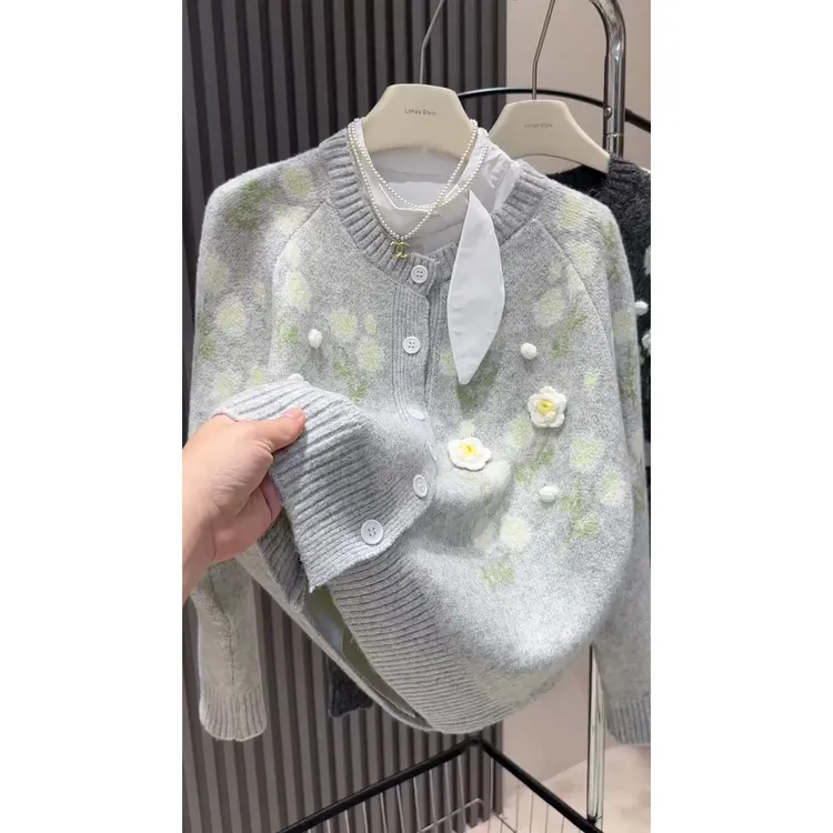 韩系温柔立体花软糯厚款毛衣开衫