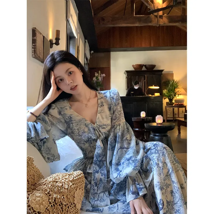 【花漾爱神】复古设计感花纹v领衬衫+大摆半身裙两件套女-夏季