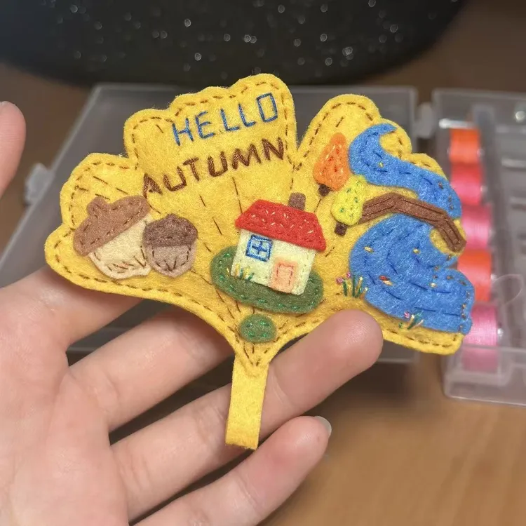 【喵喵】新款秋季枫叶不织布diy手工创意可爱加油包包驾车个人用品