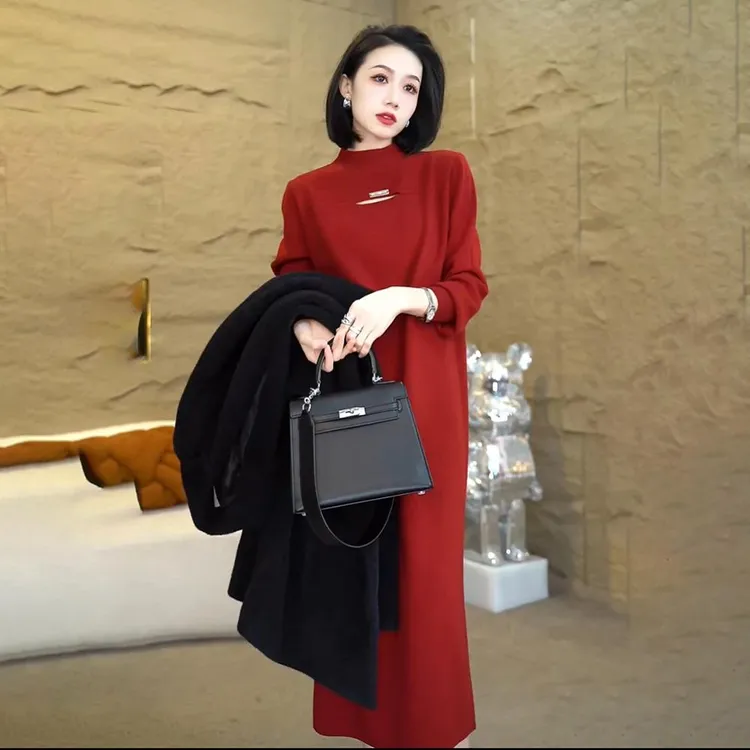 秋冬新款妈妈装针织连衣裙女中长款过膝宽松中老年配大衣毛衣裙子