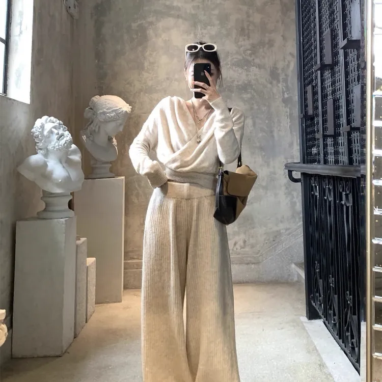 秋冬小众高级感慵懒风松弛感交叉V领收腰针织上衣+针织阔腿裤套装