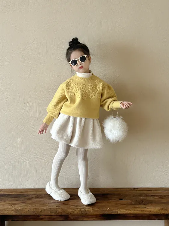 2025冬季新款中小童毛衣花朵加厚毛线上衣儿童毛绒短裙幼儿园套装