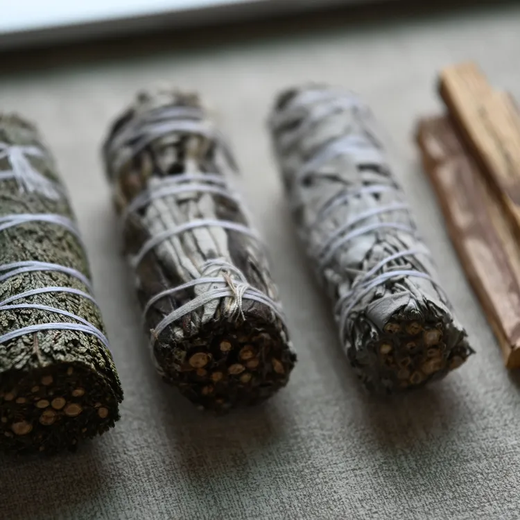 白鼠尾草雪松薰衣草植物香薰净化磁场用于冥想瑜伽的天然香料