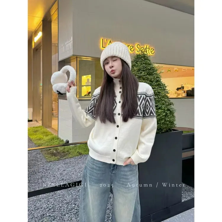 SG / 郭幂幂 AW 回归首播 重工费尔岛 排扣针织开衫KS-20253016