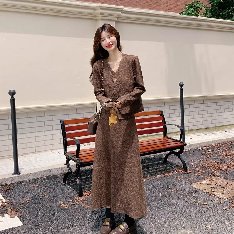 法式美拉德慵懒风套装女士2025秋季新款气质V领上衣半身裙两件套