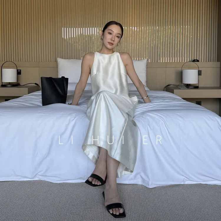 LiHuiEr李慧儿【简雾】2025显瘦高级气质小众夏季无袖连衣裙LL02561