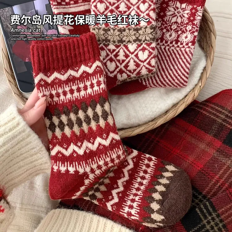 费尔岛袜子秋冬复古毛毛堆堆袜本命年中筒袜红色堆堆袜搭配毛拖鞋