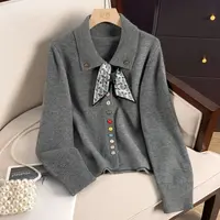 她池2025秋装新款女装设计感纽扣宽松款显瘦翻领针织衫T53P0047Z