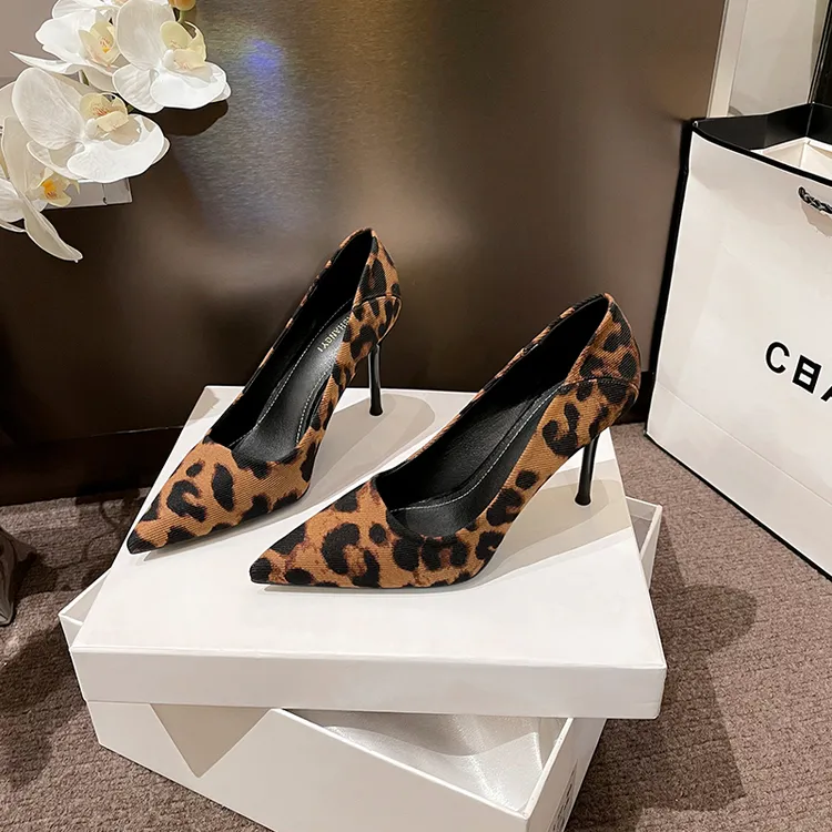 软皮高跟鞋2025春新款舒适百搭职业工作女单鞋大小码性感中低跟女