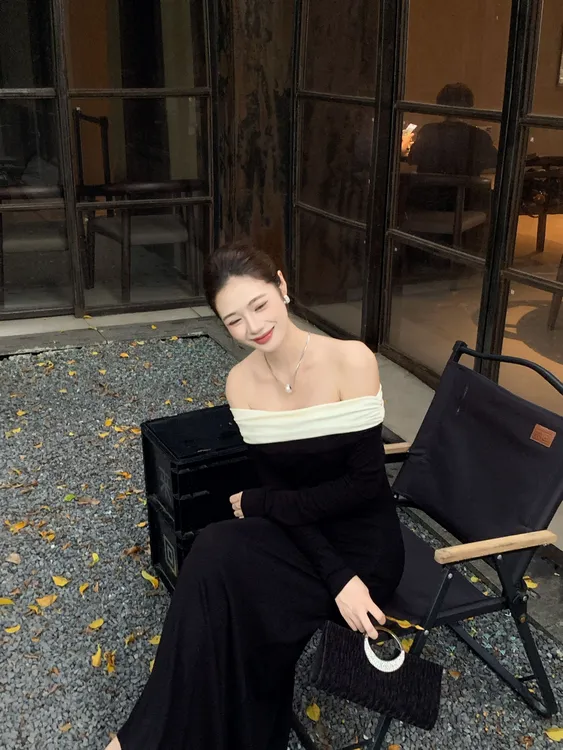 法式御姐一字领露肩连衣裙秋季显瘦收腰黑色长袖高级感长裙