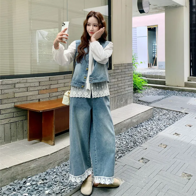 洋气时髦高级感牛仔套装女秋季新款甜美减龄衬衫马甲阔腿裤三件套