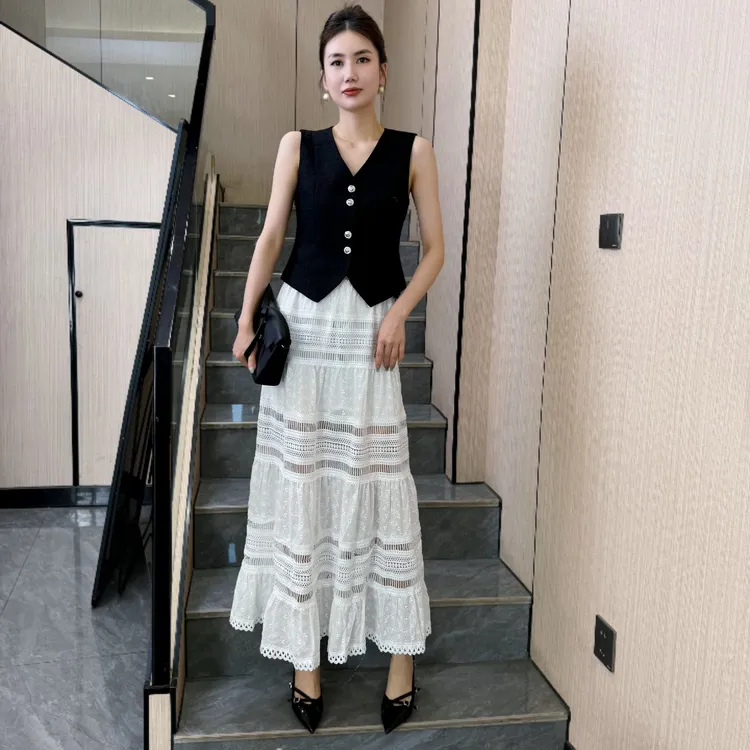 【俊英】小众慵懒松弛感2025夏季气质高级感国风撞色半身裙女时尚