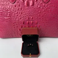 4013戒指-时尚优雅设计戒指赠礼盒