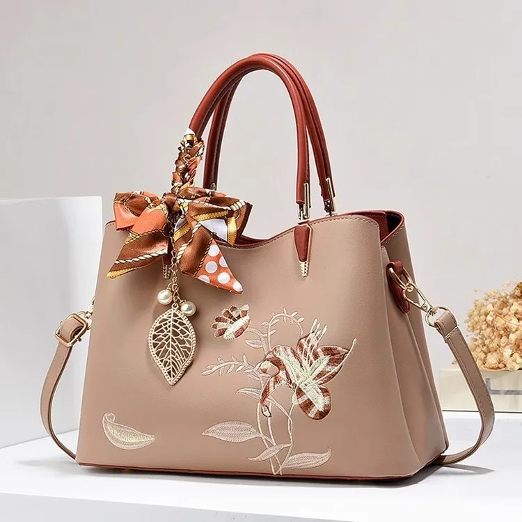 英国Daben Widod 轻奢真皮女包新款高级感斜挎包新中式刺绣手提包