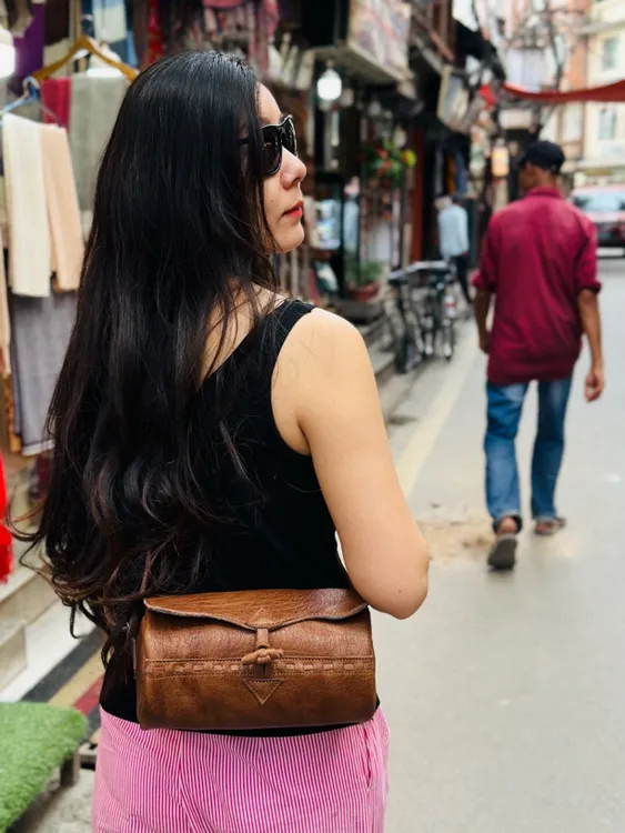 尼泊尔牦牛皮耐磨真皮复古通勤百搭枕头水桶斜挎包 不退换