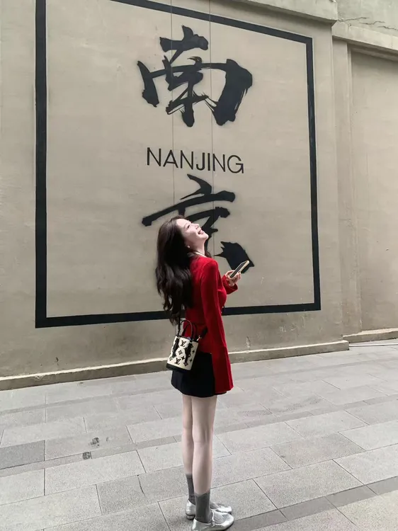 2025秋季新款韩系时尚百搭撞色假两件翻领显瘦针织衫黑色半身裙