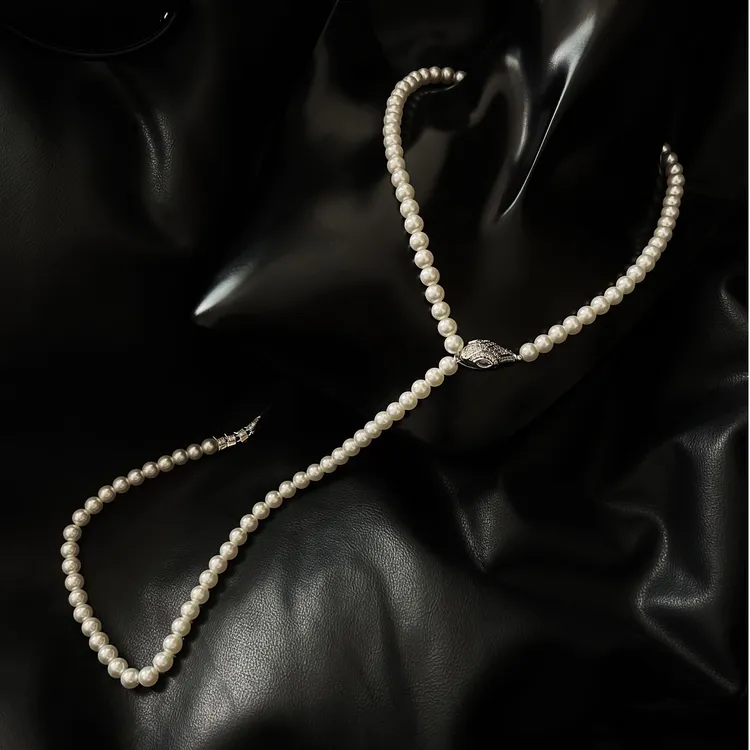 琢啦啦 合金仿珍珠项链 多种戴法轻奢灵蛇动物仿珍珠暖白颈链白色