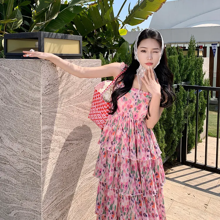 新款法式长裙气质减龄度假风碎花吊带连衣裙女