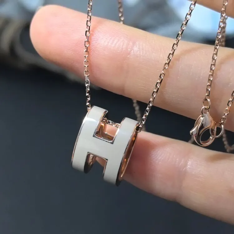 H吊坠项链18K金彩金经典黑色白色含链）拉丝吊坠时尚简约18K金项链