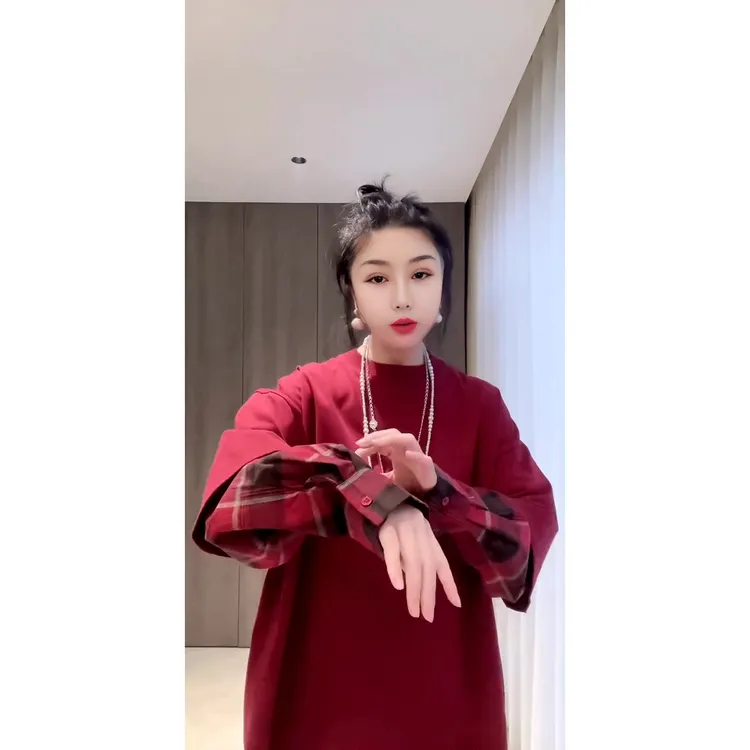 常规男友风时尚拼接宽松型长袖格子袖假两件T恤