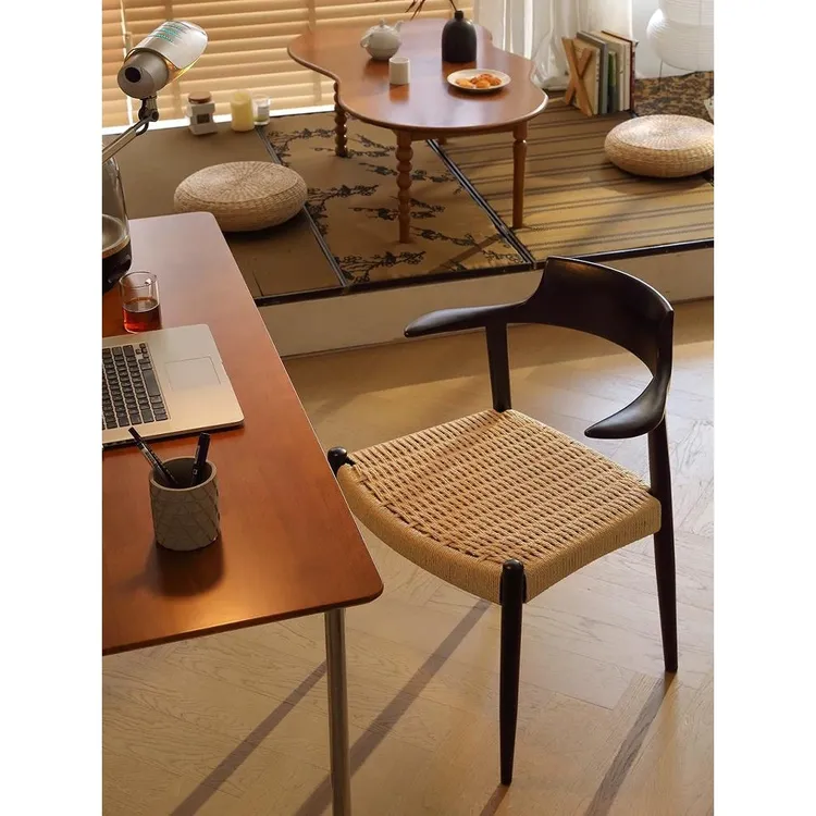 北欧实木藤编餐椅家用靠背椅子中古凳子设计师家具悬浮椅牛角椅