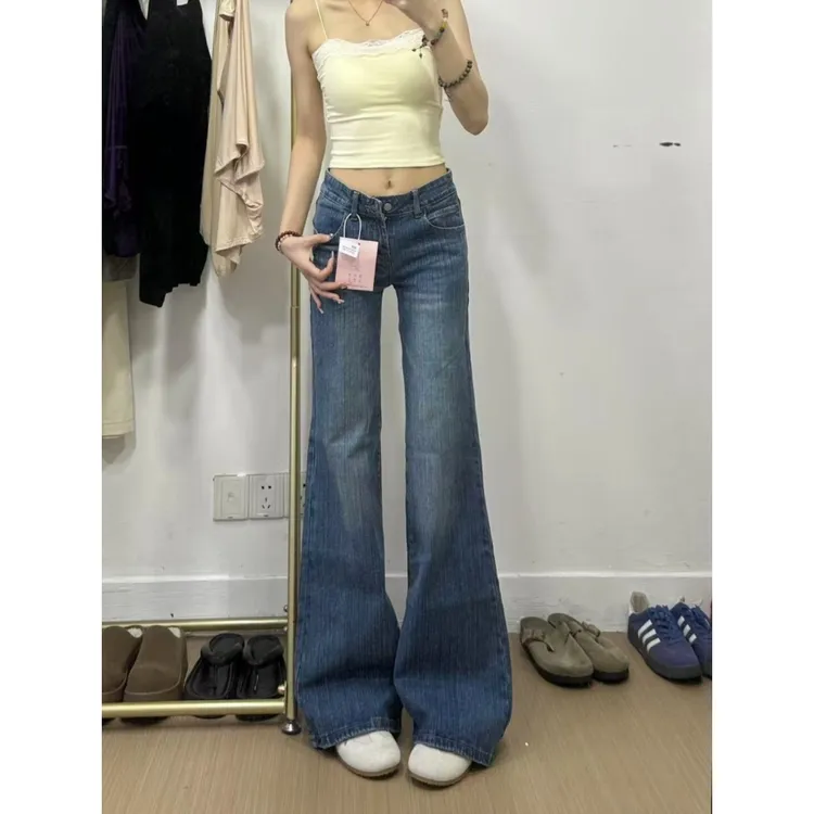 美式低腰水洗蓝牛仔裤女2025夏季竹节纹直筒喇叭辣妹低腰微喇裤子