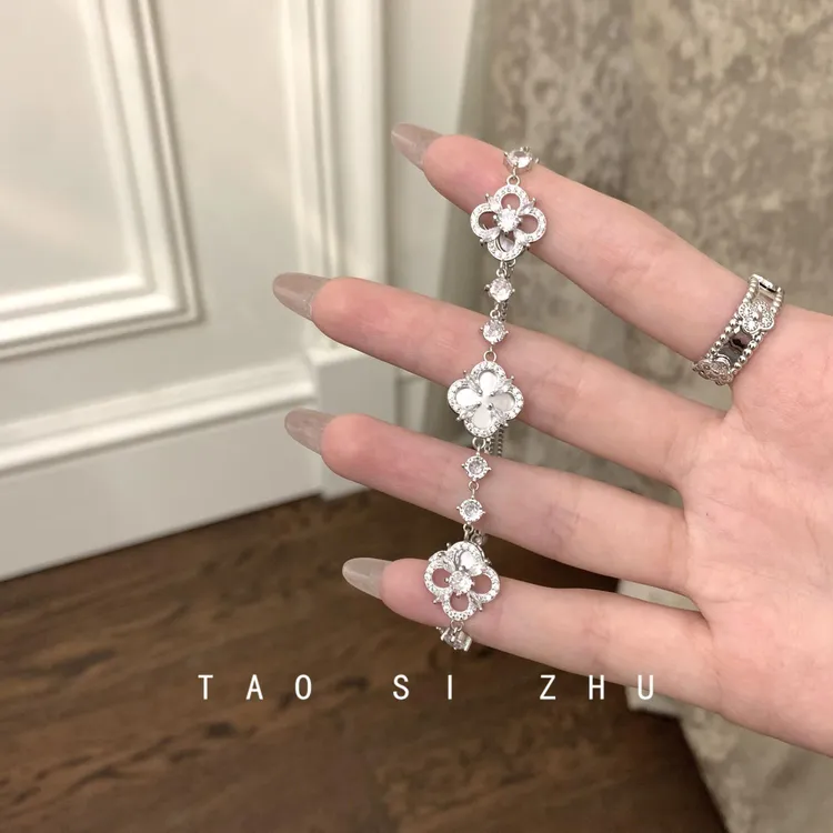 富家千金即视感~四叶花锆石抽拉手链女精致轻奢小众设计感手饰女