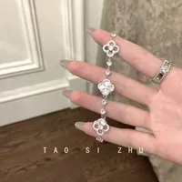 富家千金即视感~四叶花锆石抽拉手链女精致轻奢小众设计感手饰女
