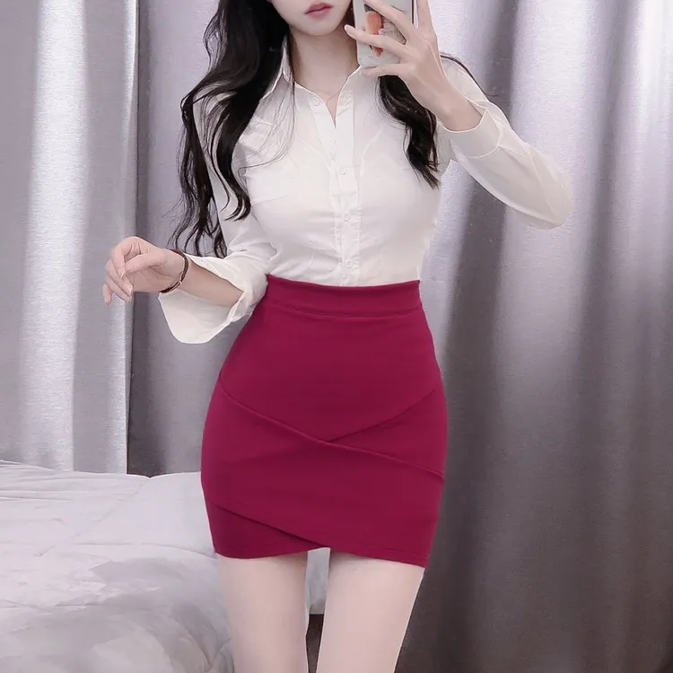 红色黑色紧身包臀裙2025冬新款韩版高腰显瘦短款半身裙一步裙潮