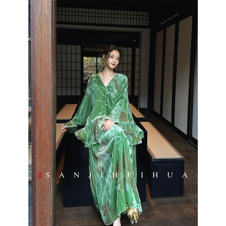 三吉黑花【浮花月】新中式烂花丝绒连衣裙子秋冬装长裙新年战袍潮