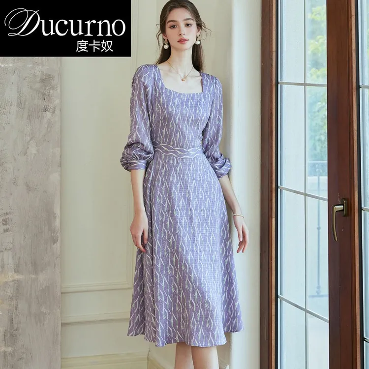 法式番红花紫肌理感连衣裙女2025秋季新款复古气质方领洋装大摆裙